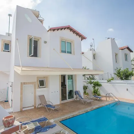 Villa Rent Your Dream Holiday And Look Forward To Relaxing Beside Your Private Pool Paralimni 1323