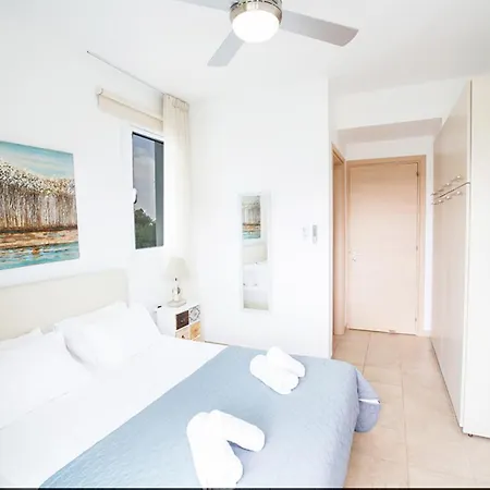 Rent Your Dream Holiday And Look Forward To Relaxing Beside Your Private Pool Paralimni 1323