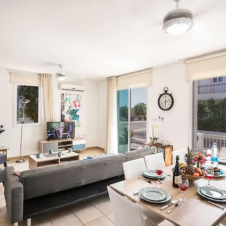 Villa Rent Your Dream Holiday And Look Forward To Relaxing Beside Your Private Pool Paralimni 1323