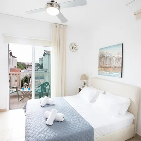 Rent Your Dream Holiday And Look Forward To Relaxing Beside Your Private Pool Paralimni 1323 Villa
