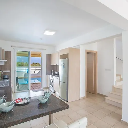 Rent Your Dream Holiday And Look Forward To Relaxing Beside Your Private Pool Paralimni 1323 Protarász