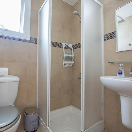 Villa Rent Your Dream Holiday And Look Forward To Relaxing Beside Your Private Pool Paralimni 1323 *