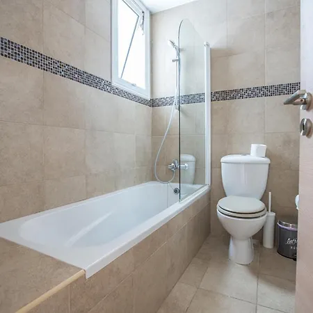 Rent Your Dream Holiday And Look Forward To Relaxing Beside Your Private Pool Paralimni 1323 *